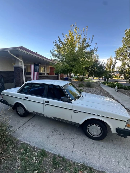 1988 Volvo 244 - Image 5 of 19