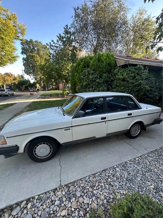 1988 Volvo 244 - Image 4 of 19
