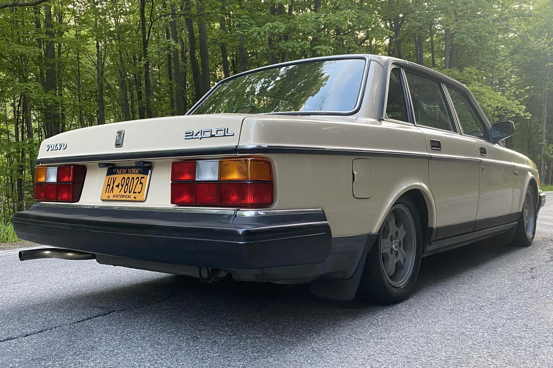 1988 Volvo 244 - Image 19 of 31