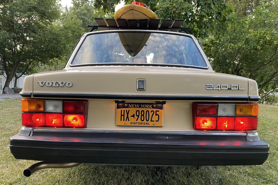 1988 Volvo 244 - Image 15 of 31