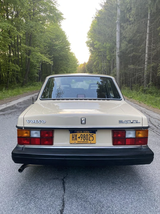 1988 Volvo 244 - Image 14 of 31