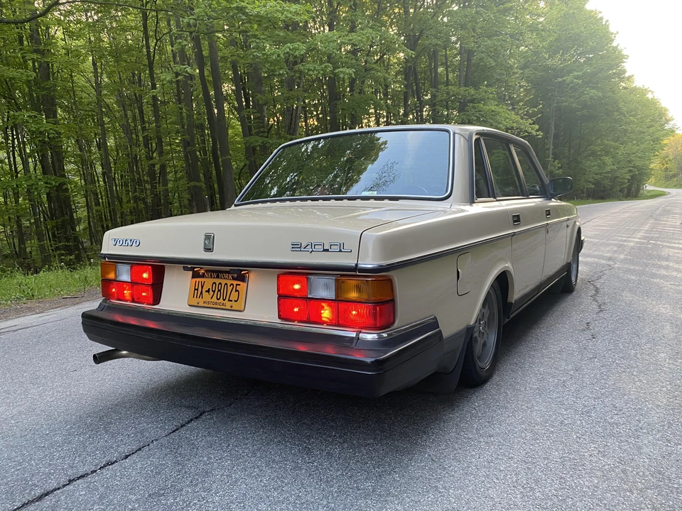1988 Volvo 244 - Image 17 of 31