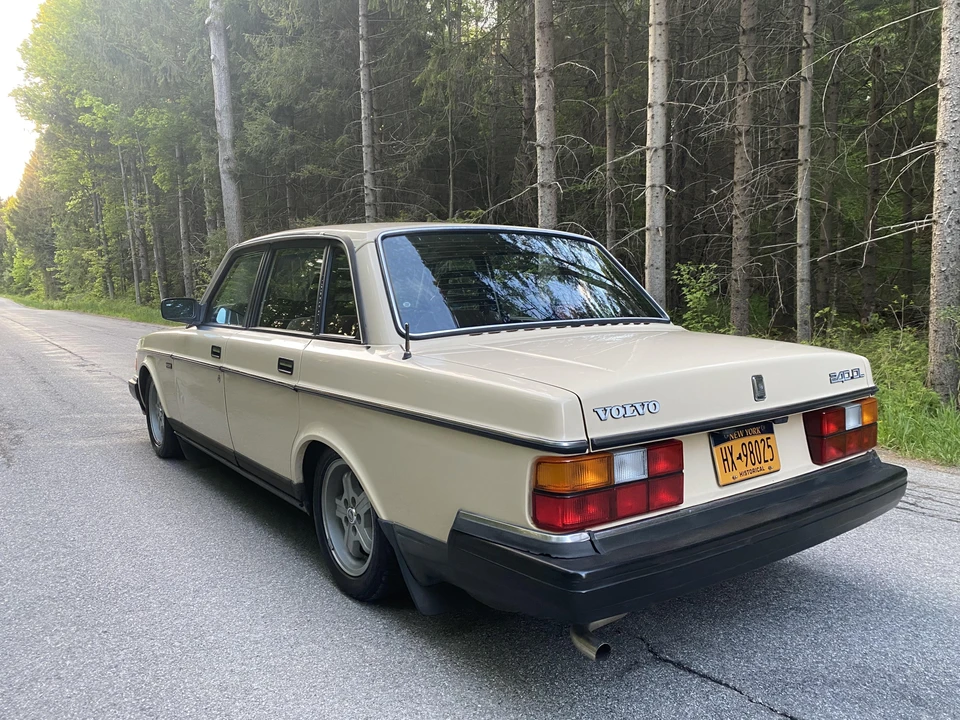 1988 Volvo 244 - Image 13 of 31