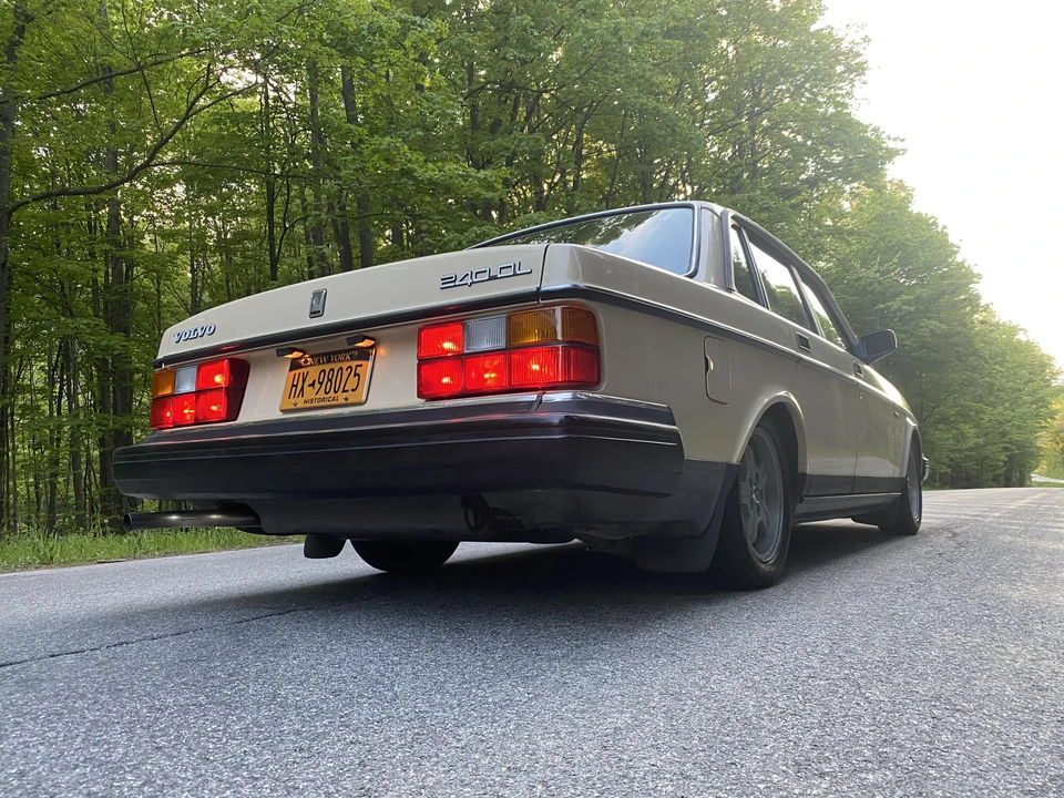 1988 Volvo 244 - Image 18 of 31