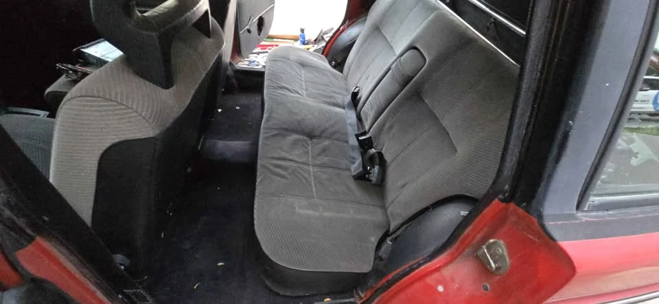 1988 Volvo 245 - Image 7 of 10