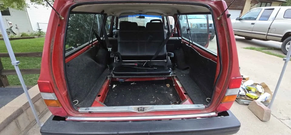 1988 Volvo 245 - Image 8 of 10