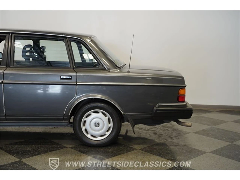 1988 Volvo 244 - Image 25 of 31