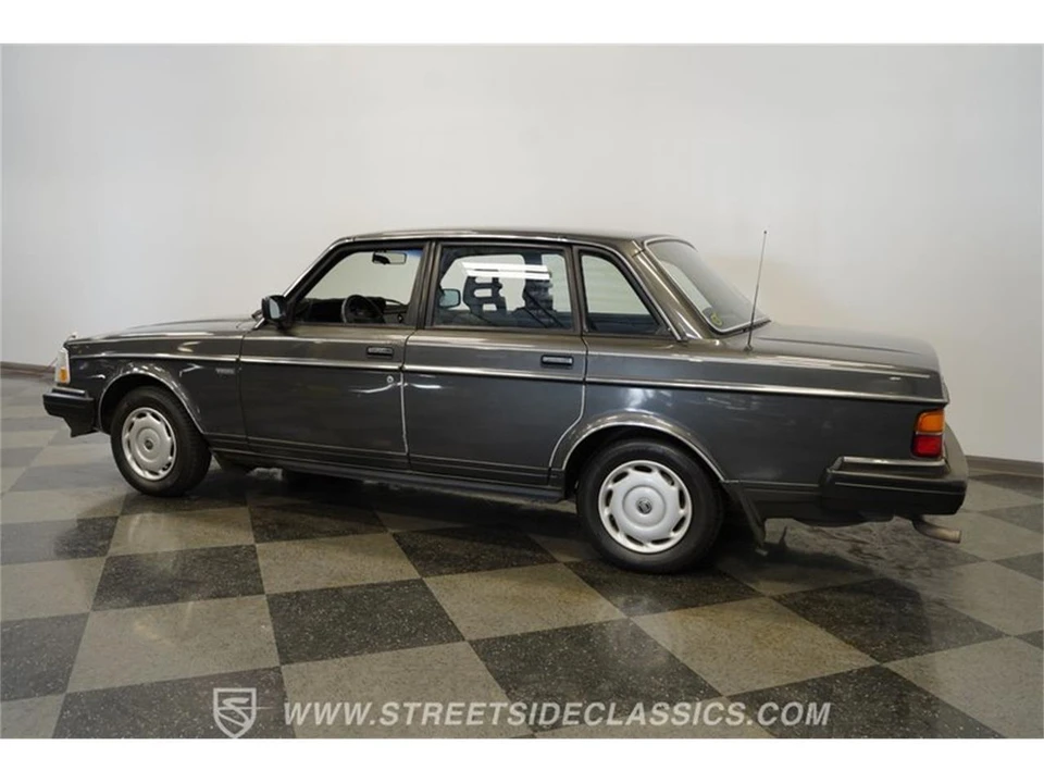 1988 Volvo 244 - Image 9 of 31