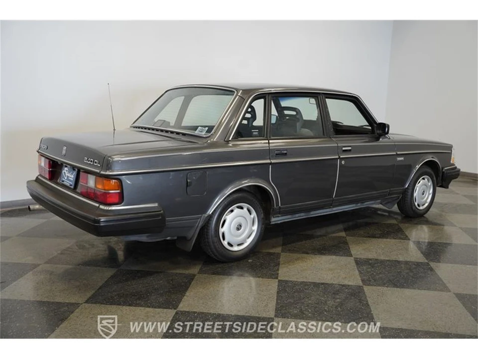 1988 Volvo 244 - Image 13 of 31