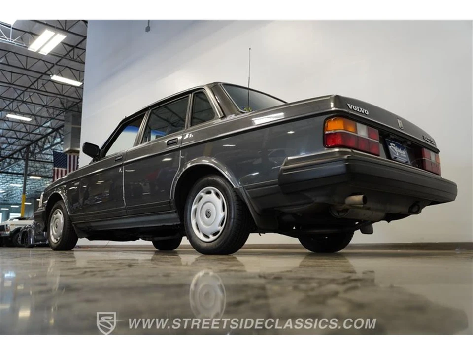 1988 Volvo 244 - Image 26 of 31