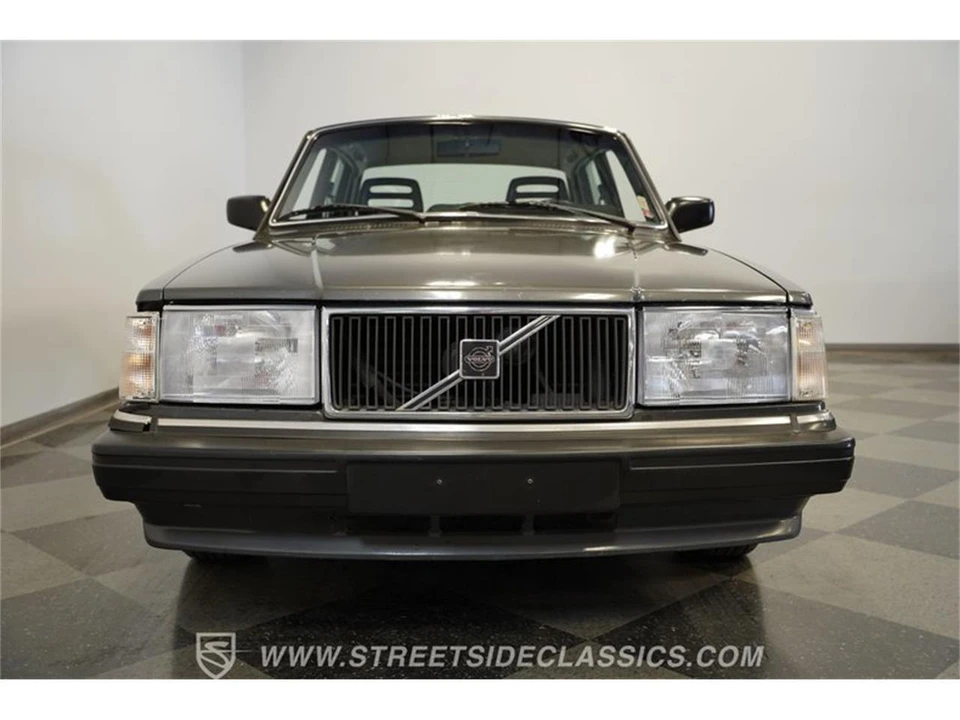 1988 Volvo 244 - Image 18 of 31
