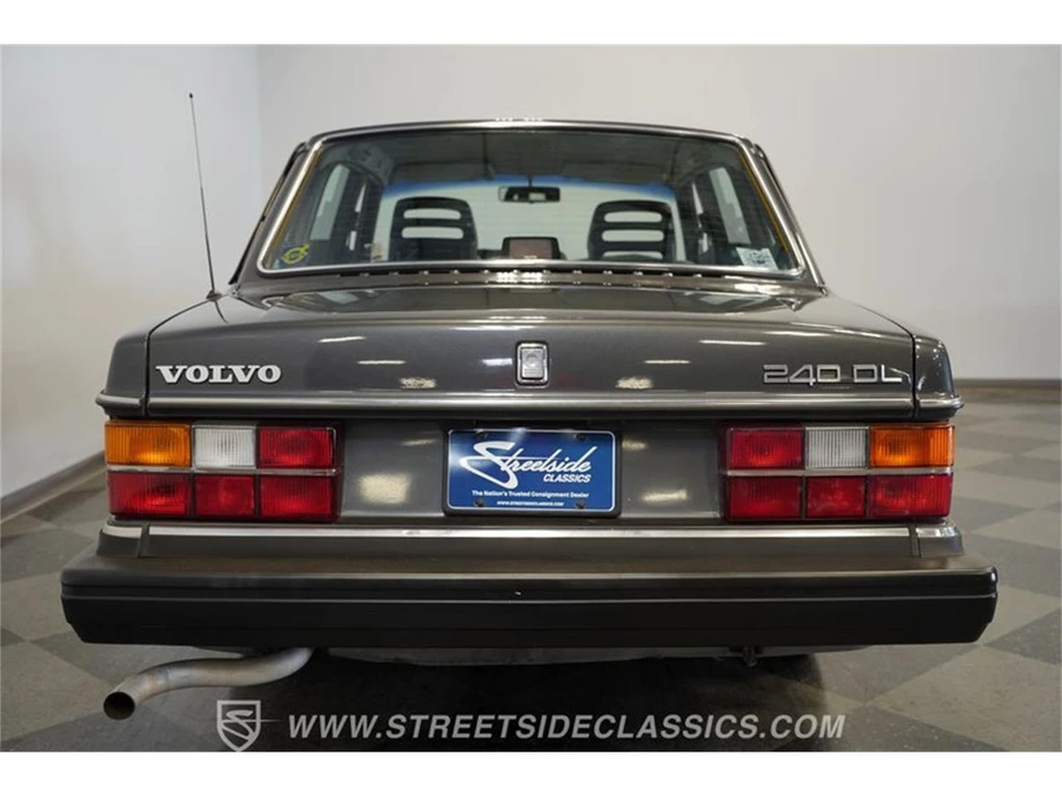 1988 Volvo 244 - Image 11 of 31