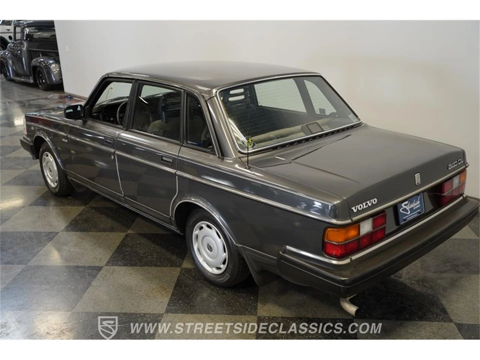 1988 Volvo 244 - Image 27 of 31