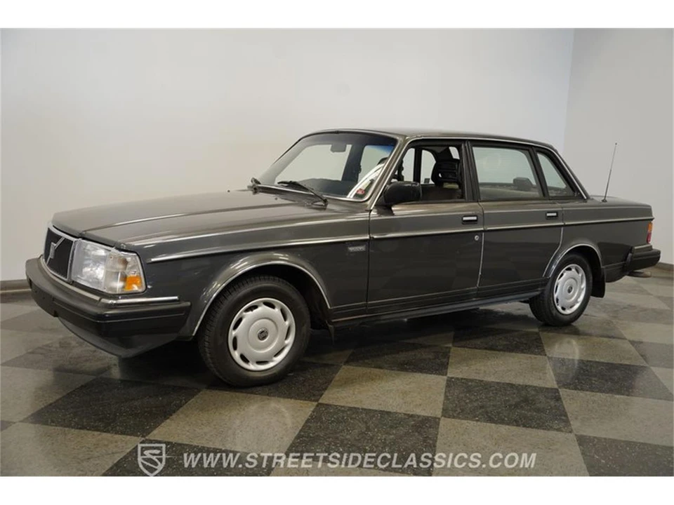 1988 Volvo 244 - Image 7 of 31