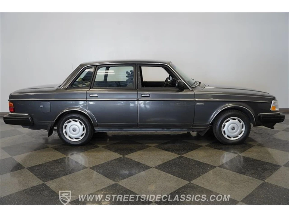1988 Volvo 244 - Image 15 of 31