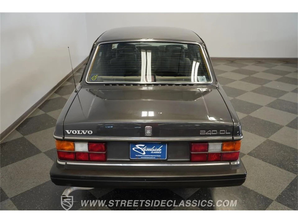 1988 Volvo 244 - Image 28 of 31