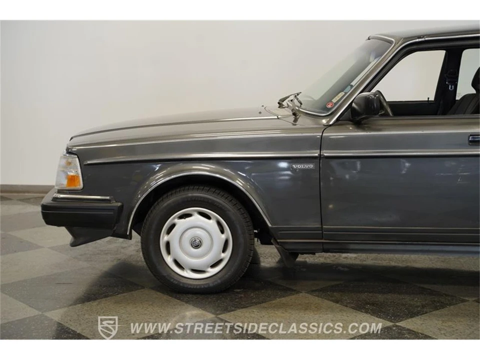 1988 Volvo 244 - Image 24 of 31
