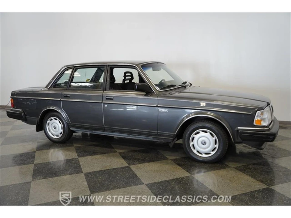 1988 Volvo 244 - Image 16 of 31