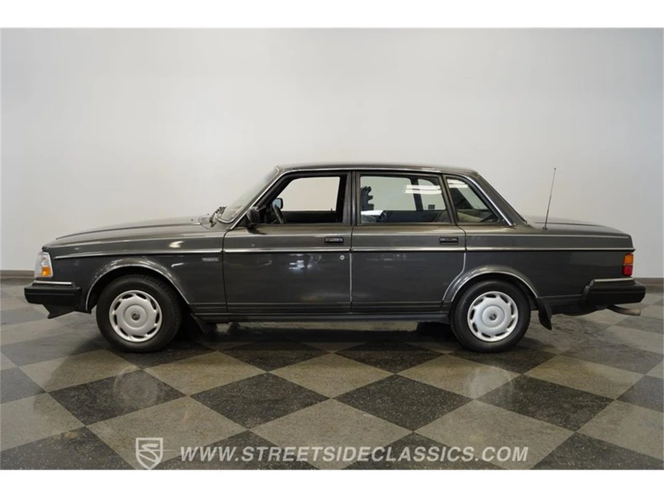 1988 Volvo 244 - Image 8 of 31