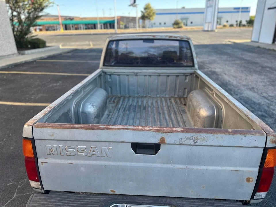 1988 Nissan Frontier - Image 5 of 5