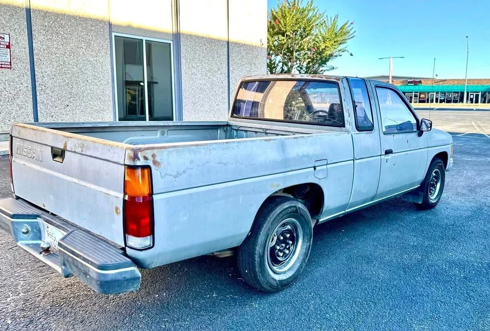 1988 Nissan Frontier - Image 4 of 5