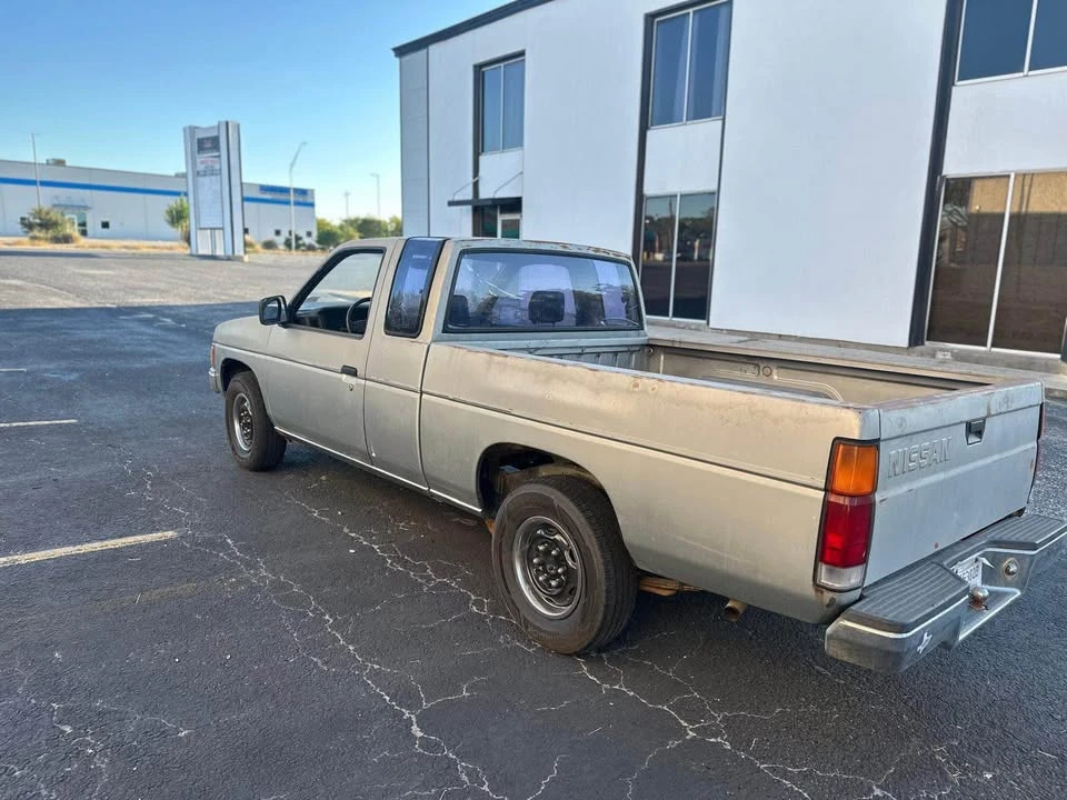 1988 Nissan Frontier - Image 2 of 5