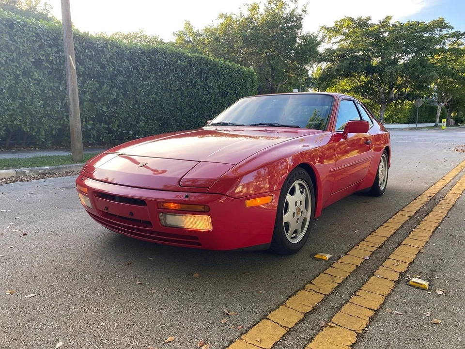 1989 Porsche 944 S2 - Image 2 of 25