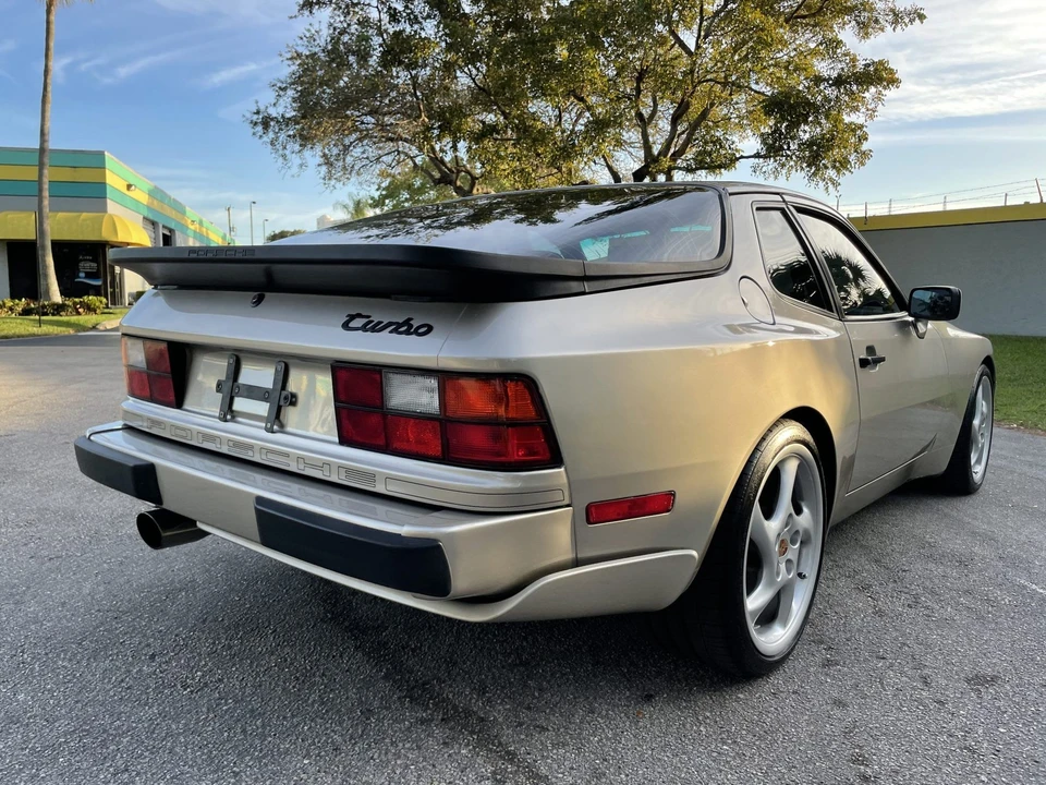 1989 Porsche 944 Turbo - Image 3 of 18