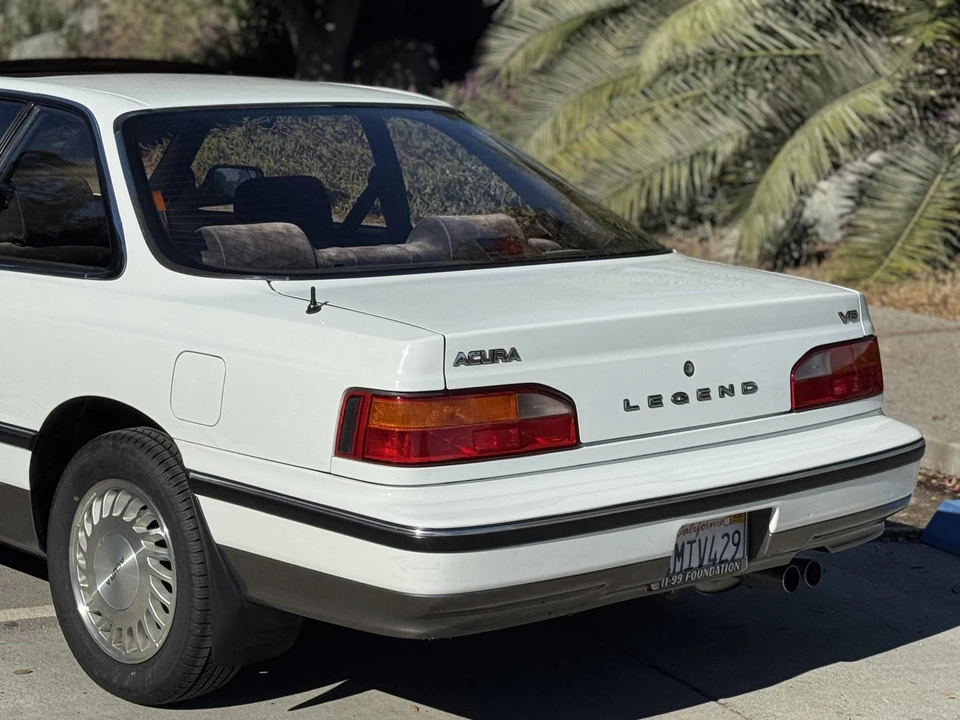 1989 Acura Legend 1st Gen - Image 14 of 31