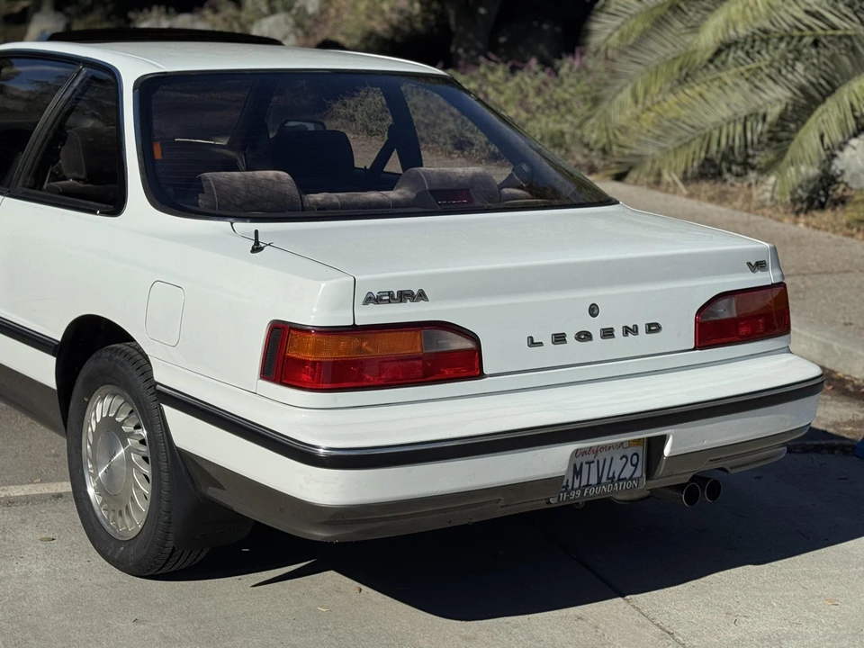 1989 Acura Legend 1st Gen - Image 15 of 31