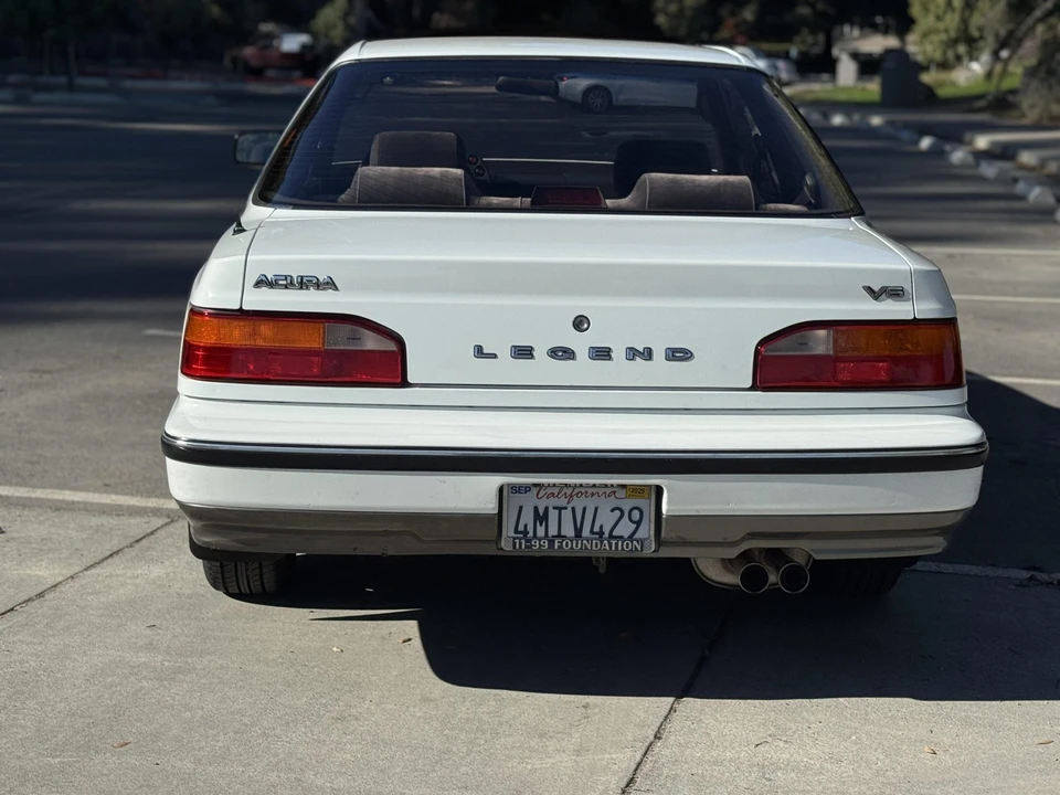 1989 Acura Legend 1st Gen - Image 9 of 31