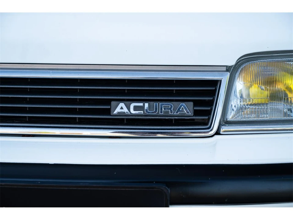 1989 Acura Legend 1st Gen - Image 10 of 11