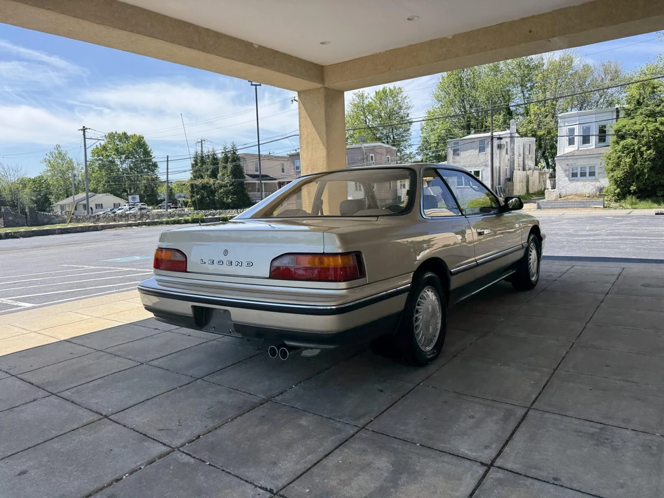 1989 Acura Legend 1st Gen - Image 14 of 31