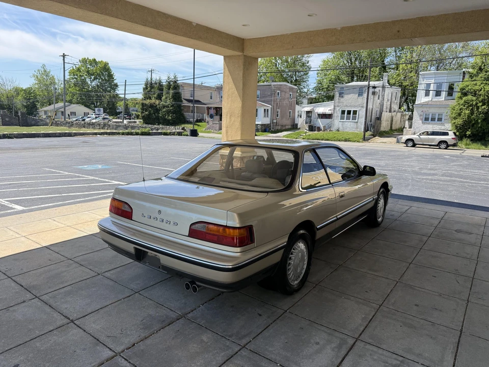 1989 Acura Legend 1st Gen - Image 13 of 31