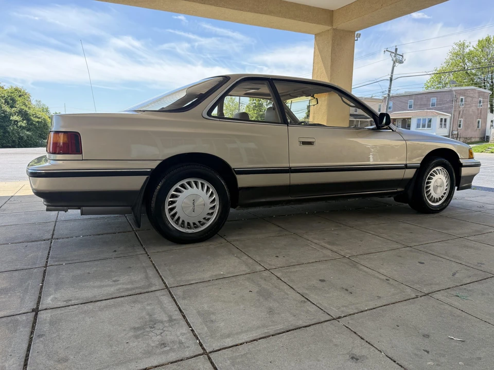 1989 Acura Legend 1st Gen - Image 19 of 31