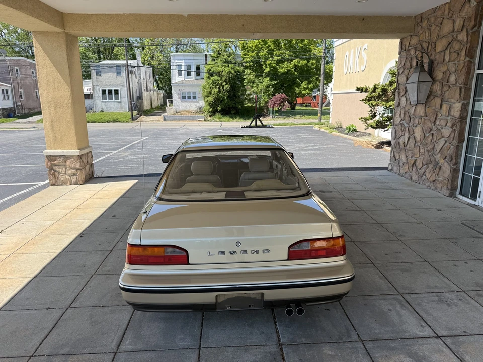 1989 Acura Legend 1st Gen - Image 11 of 31