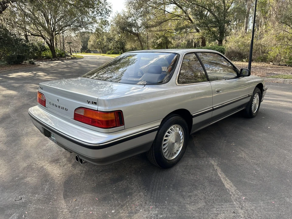 1989 Acura Legend 1st Gen - Image 13 of 31