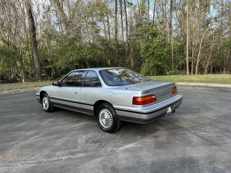 1989 Acura Legend 1st Gen - Image 21 of 31
