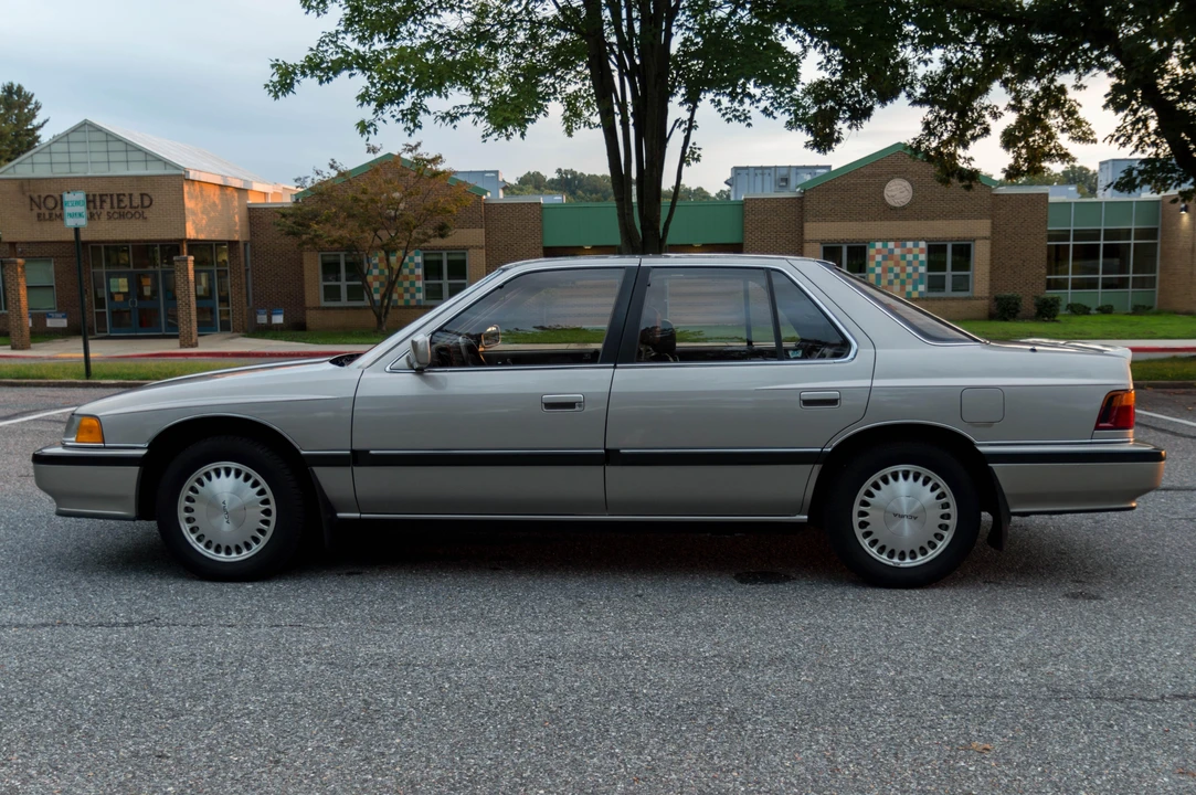 1989 Acura Legend 1st Gen - Image 9 of 31
