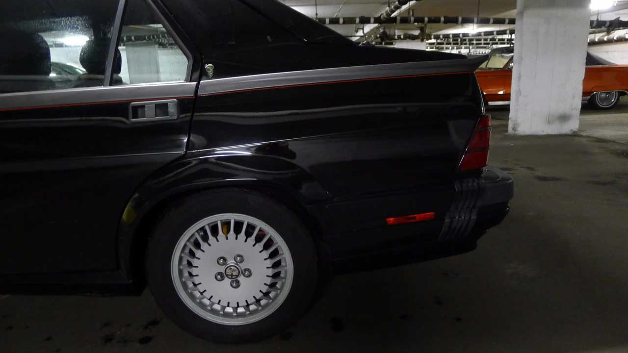 1989 Alfa Romeo 75/Milano - Image 18 of 31