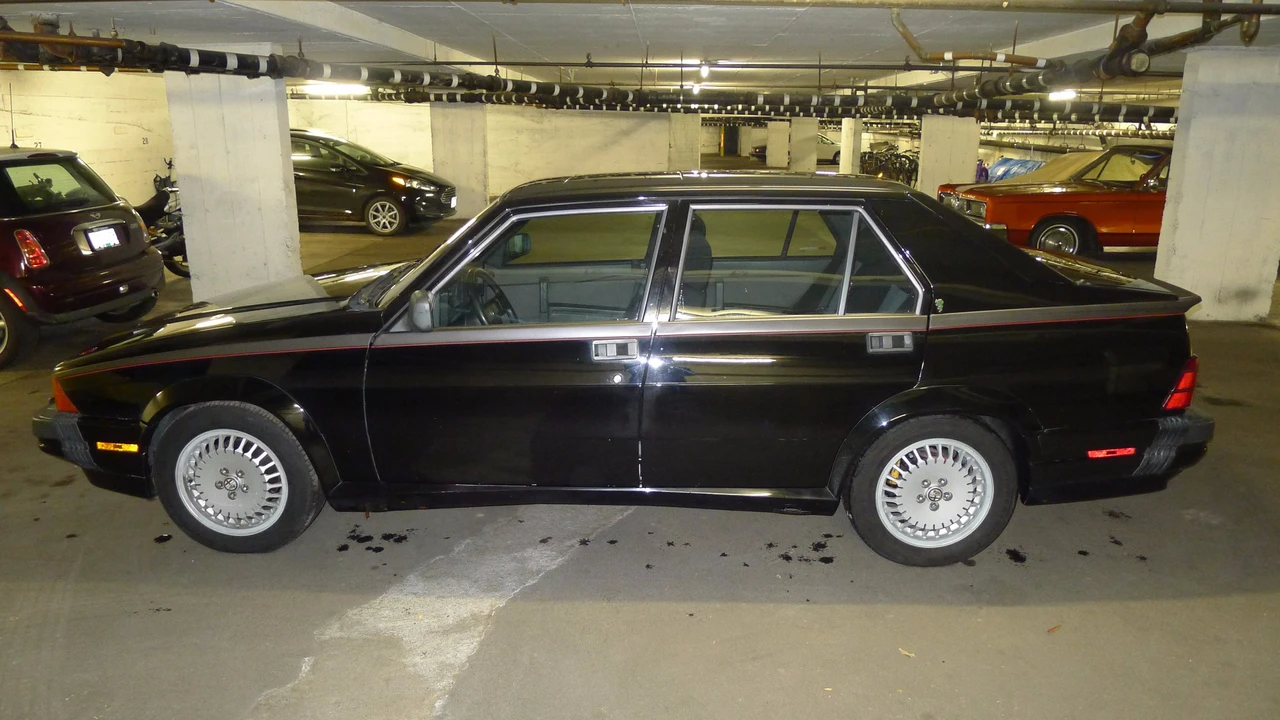 1989 Alfa Romeo 75/Milano - Image 14 of 31