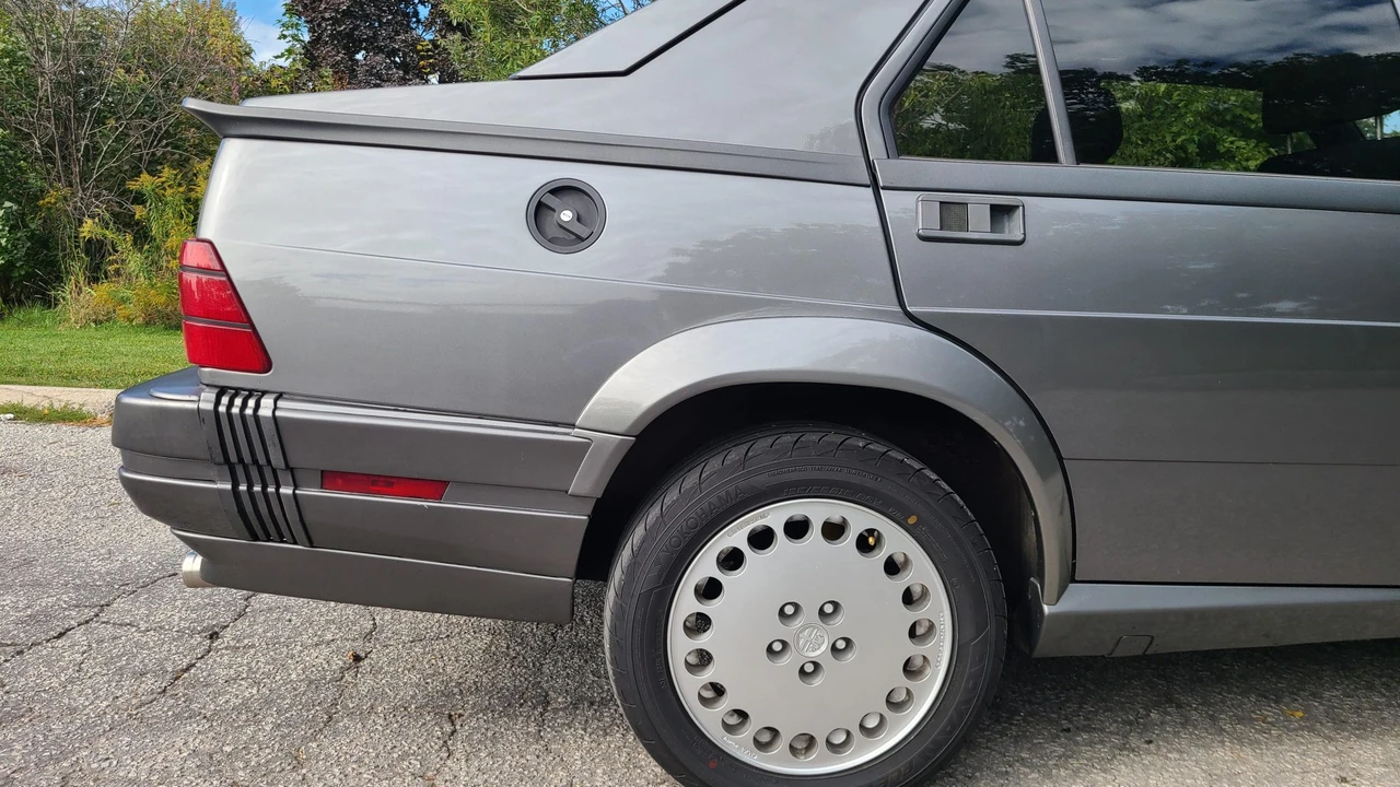 1989 Alfa Romeo 75/Milano - Image 22 of 31
