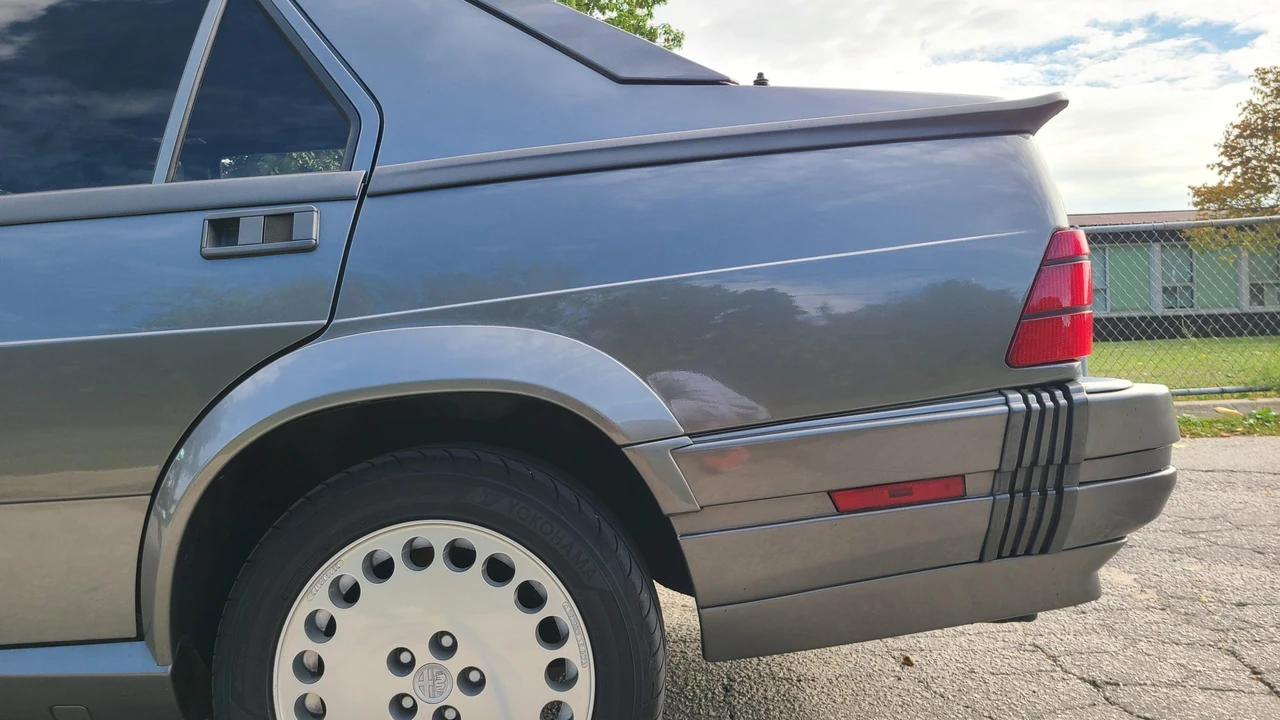 1989 Alfa Romeo 75/Milano - Image 17 of 31