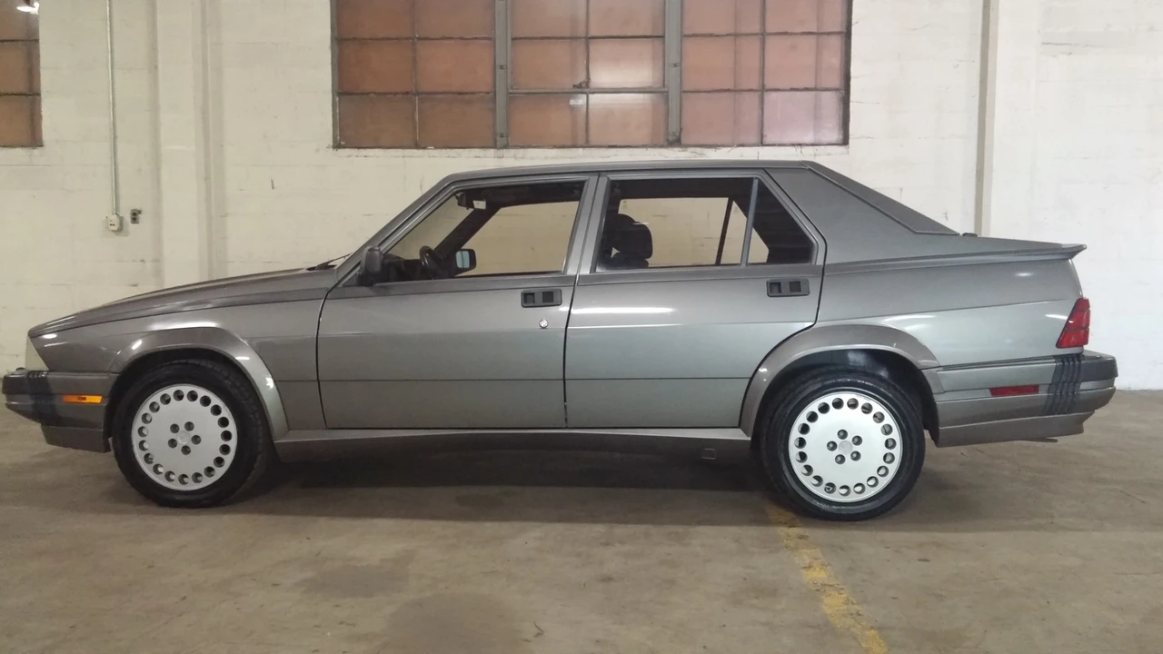 1989 Alfa Romeo 75/Milano - Image 11 of 31