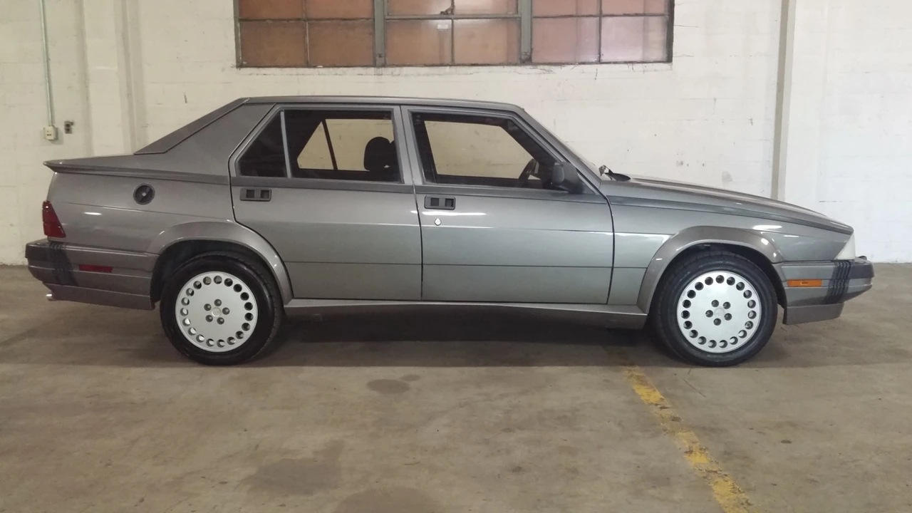 1989 Alfa Romeo 75/Milano - Image 13 of 31
