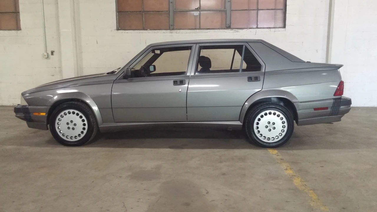 1989 Alfa Romeo 75/Milano - Image 17 of 31