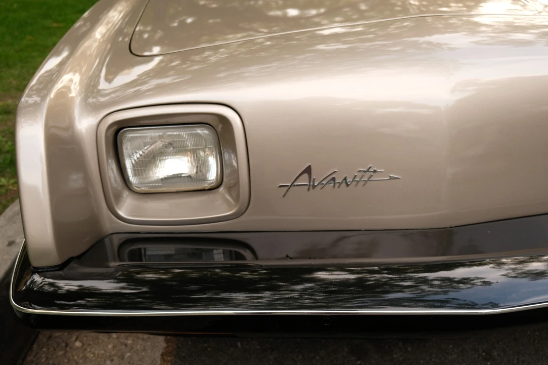 1989 Studebaker Avanti - Image 16 of 31