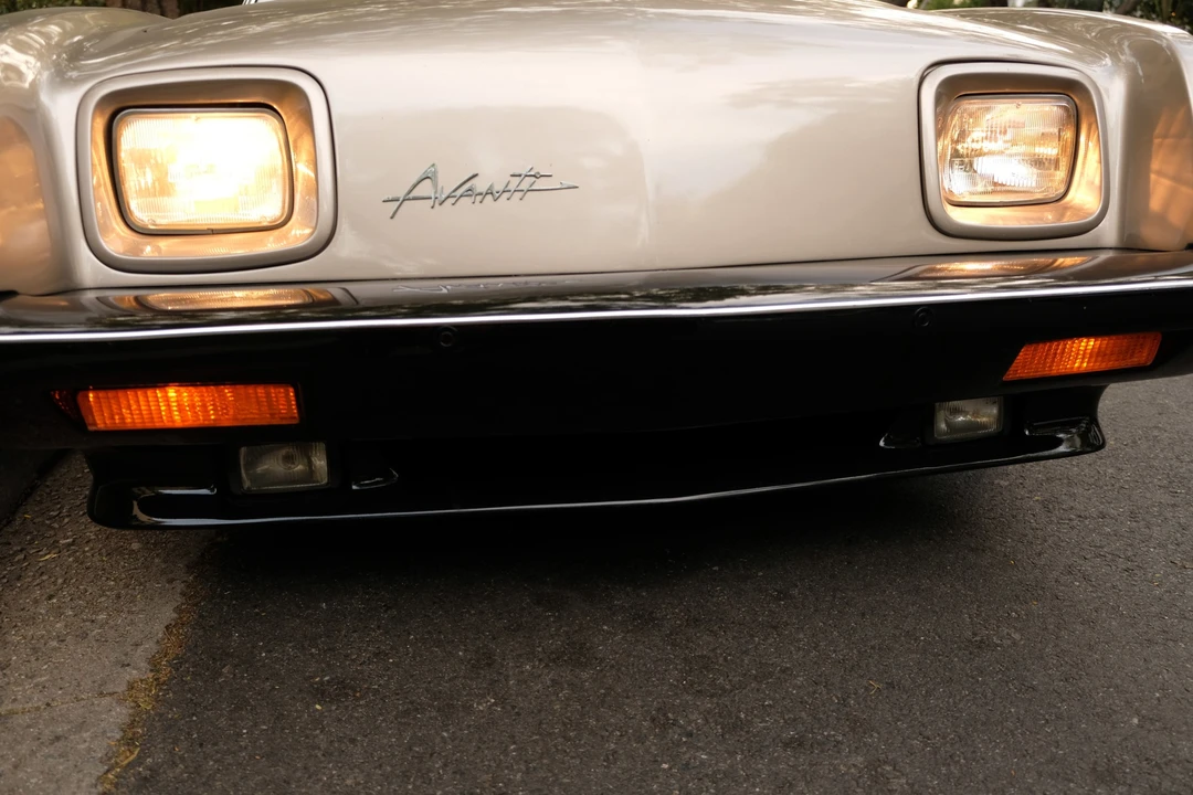 1989 Studebaker Avanti - Image 15 of 31