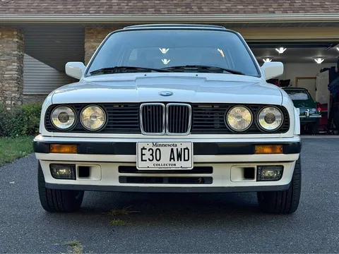 1989 BMW 3 Series 325xi Sedan 4D