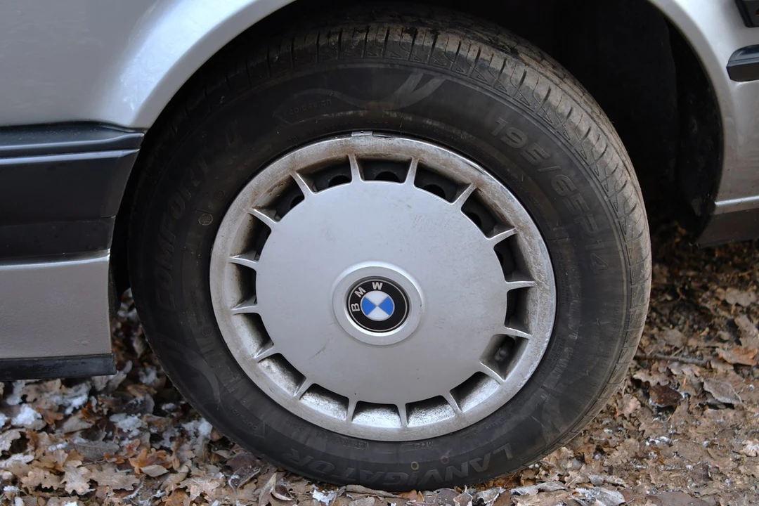 1989 BMW E30 3 Series - Image 24 of 30